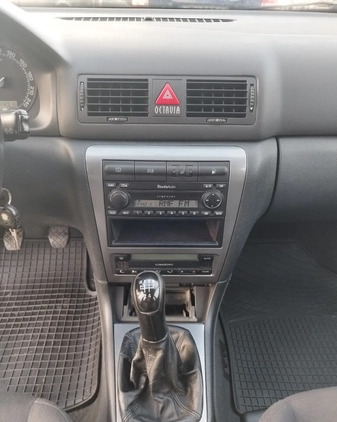 Skoda Octavia cena 8800 przebieg: 189000, rok produkcji 2002 z Zwoleń małe 301